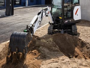 Bobcat E16 Mini Digger | NEW 1.6t MODEL - Image 4