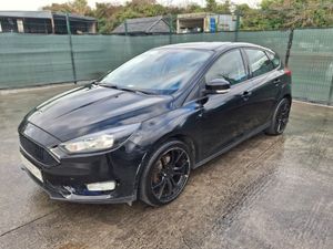 ? €500 OFF!!  162 Ford Focus.  Petrol Light Damage - Image 3