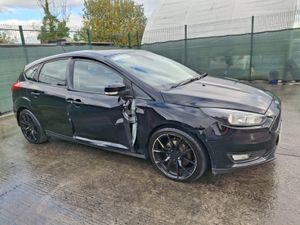 ? €500 OFF!!  162 Ford Focus.  Petrol Light Damage - Image 4