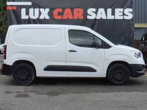 2021 Opel Combo 1.5 DIESEL // ** LOW MILEAGE ** - Image 2