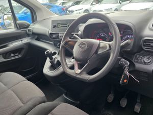 2021 Opel Combo 1.5 DIESEL // ** LOW MILEAGE ** - Image 4