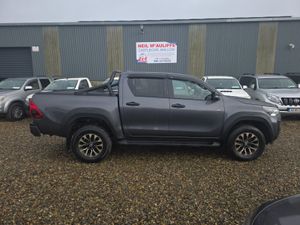 Toyota Hilux 2.8 D4D GR Sport - Image 3