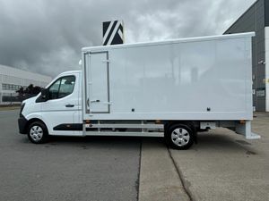 Renault Master CCAB 3.5T L3H1 Bread Van with Fridg - Image 4