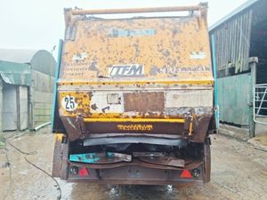 2001 Rolland 12 Tonne Rear Discharge Spreader - Image 4