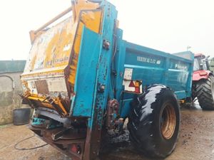 2001 Rolland 12 Tonne Rear Discharge Spreader - Image 2