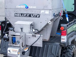 New Snowex Helixx 121 Salt Spreader - Image 3