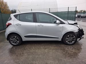 ?€500 Off !!!*2018 Hyundai i10  Deluxe  1.0 Petrol - Image 2