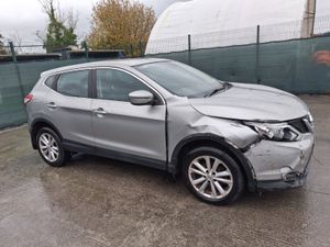 €500 OFF!! 2015 Nissan Qashqai  1.5 Diesel - Image 2