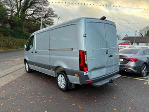 Mercedes-Benz Sprinter 317 MWB Low Roof RWD - Image 3