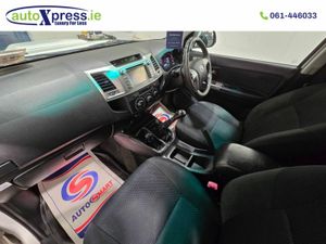 Toyota Hilux 2.5 D4D Icon D/C 4WD Reversing camera - Image 2