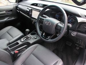 252 Hilux Invincible X * Roll cover and bars inc - Image 3