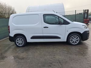?€500 OFF 211 Citroen Berlingo - Image 4