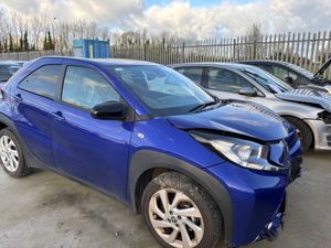 24 Aygo X 1.0 Petrol Manual 2km Drives - Image 2