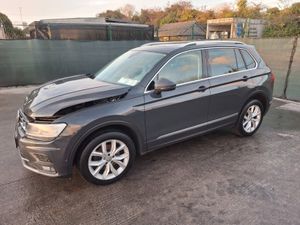 182 Volkswagen Tiguan  Highline  2.0 Tdi - Image 3