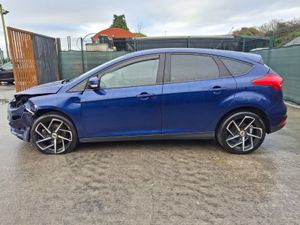 €500 OFF 172 Ford Focus  Light Damage - Image 4