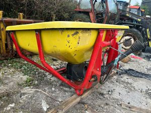 Cosmo V800 Fertiliser Spreader - Image 3