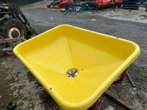 Cosmo V800 Fertiliser Spreader - Image 4