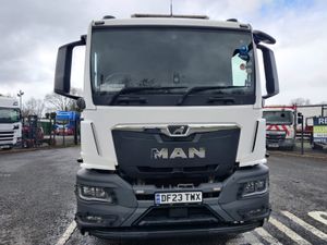 2023 Man TSM 26.330 6x2 with 29.5ft Beavertail - Image 2