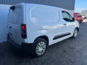 2020 Peugeot Partner ‘Professional 136km - Image 4