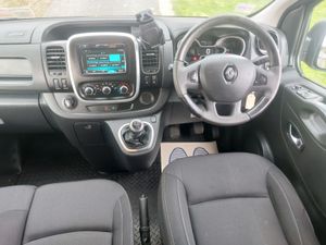 RENAULT TRAFIC 2021' 6 SEATER CREWCAB - Image 4