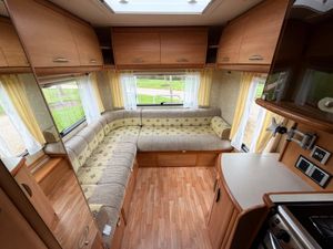 2005 SWIFT SUNTOR 590 RL R.H.D MANUAL - Image 2