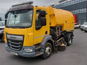 DAF LF230 JOHNSTON SWEEPER - Image 4