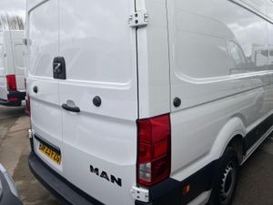 Man TGE 2023 super low mileage - Image 3