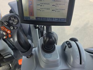 New Holland T7.230 - Image 2