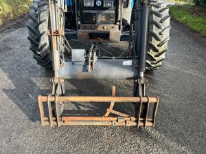 1997 New Holland 6635 with Loader - Image 2