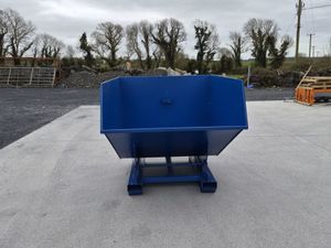 1750L tipping skips - Image 4