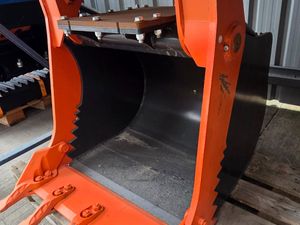 Cangini 4/1 hydraulic bucket suits 6/8T - Image 4