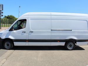 2022 Mercedes-Benz Sprinter 315 L3H2 Progressive - Image 4