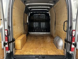 2023 Renault Master Panel Van - Image 2