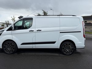 ABSOLUTELY IMMACULATE AND STUNNING 2021 CUSTOM - Image 4