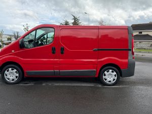 STUNNING 2010 RENAULT TRAFIC WITH A NEW DOE - Image 4