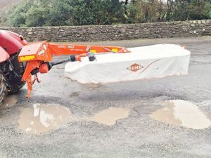 2017 Kuhn GMD 3110 Lift Control Disc Mower 25291 - Image 3