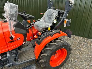 New Avenger 26 Compact Tractor - Image 4