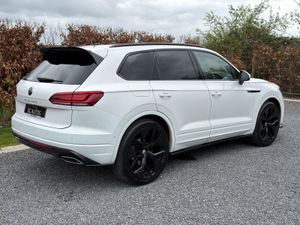 2023 Volkswagen Touareg 286 R-Line Commercial - Image 4