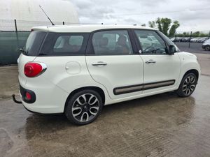 152 Fiat 500 7 seater 1.3 Diesel..Light Damage - Image 3