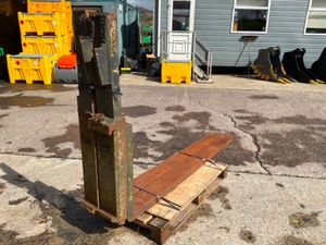 72" LONG FORKS...........25"CARRIAGE.........843v. - Image 3