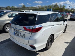 16 Shuttle Hybrid 230km Starts Tax 9/26 - Image 3