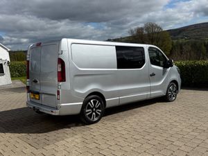2022 (222reg)Renault Trafic SportPlus Auto 150Crew - Image 4