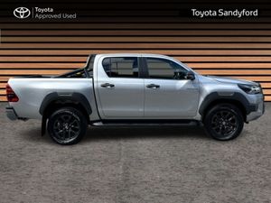 Toyota Hilux 2.8 INVINCIBLE AUTOMATIC // HEATED LE - Image 3