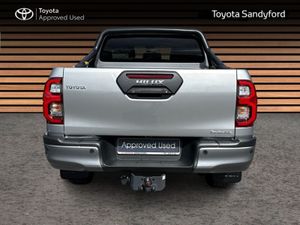 Toyota Hilux 2.8 INVINCIBLE AUTOMATIC // HEATED LE - Image 4