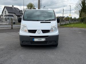 ABSOLUTELY IMMACULATE 2013 LWB RENAULT TRAFIC - Image 2