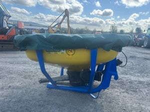 Fleming V800 Hyd Fertiliser Spreader - Image 3