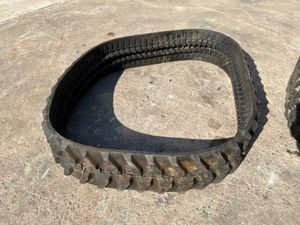 UNUSED 300 x 52.5 x 84 RUBBER TRACKS.......1797. - Image 3