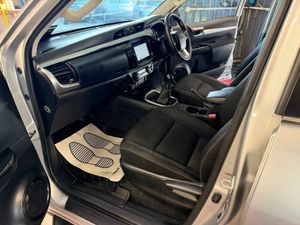 2025 252 Toyota Hilux 2025 N1 5 Seat Manual - Image 2