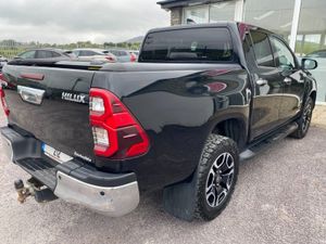 2022 Toyota Hilux INVINCIBLE D-4D 4WD DCB - Image 4