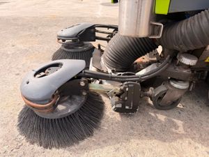 GREENMACHINE 414S2D road COMPACT SWEEPER - Image 4